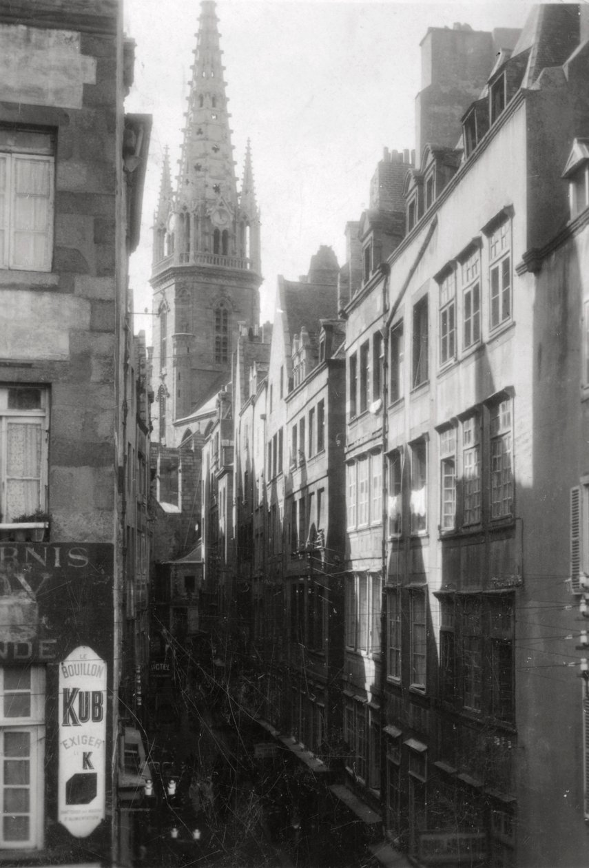 Pouliční scéna, ukazující věž katedrály, St Malo, Bretaň, Francie, 20. století od Unbekannt