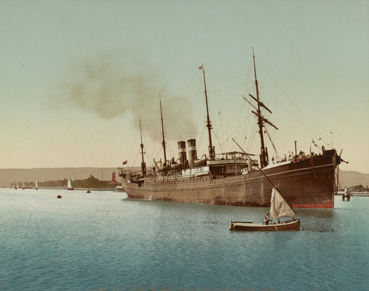 Suezský průplav, loď vplouvající do Rudého moře poblíž Port Tewfic, kolem roku 1900 (barevné fotochrom) od Unbekannt