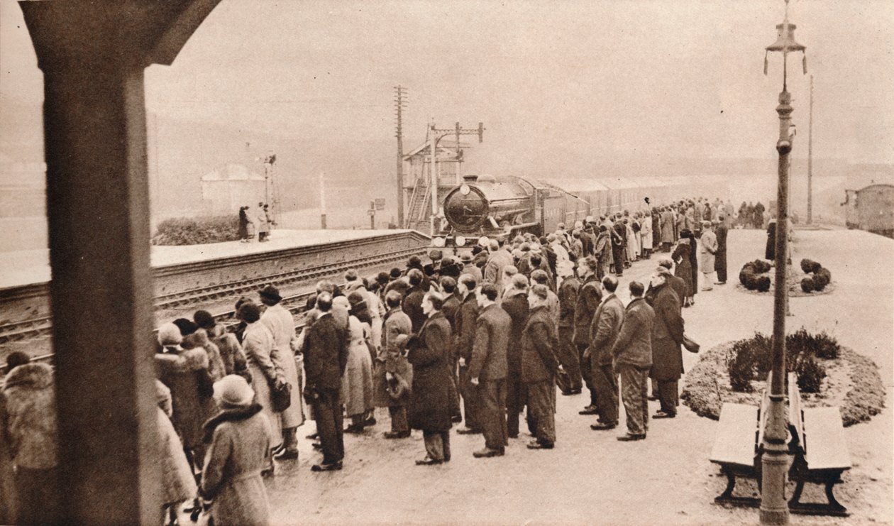 Sympatický zájem o Royal Funeral Train na nádraží Welwyn, 1936 od Unbekannt
