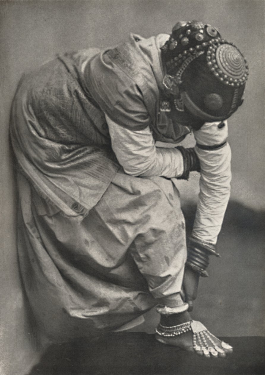 Tamulin mit Fuss- und Kopfschmuck, 1926 od Unbekannt