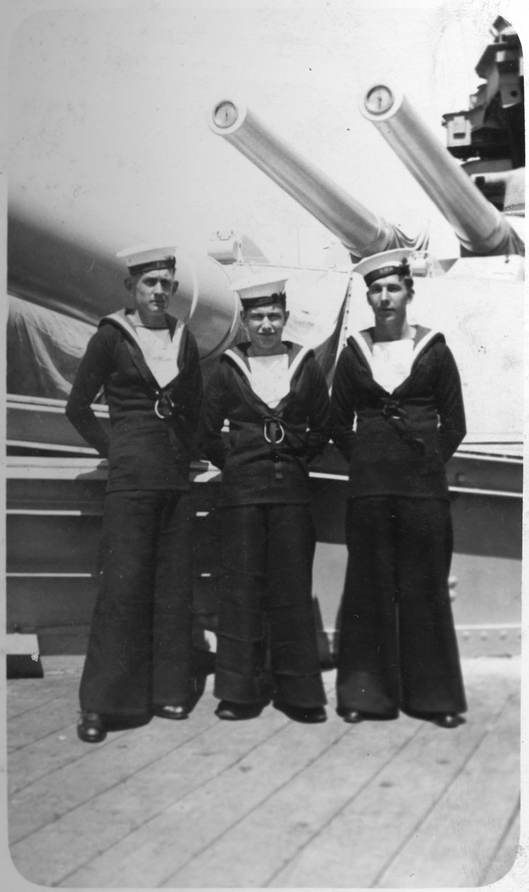 Ted a kamarádi, tři námořníci Royal Navy na palubě válečné lodi, 20. až 30. léta 20. století od Unbekannt