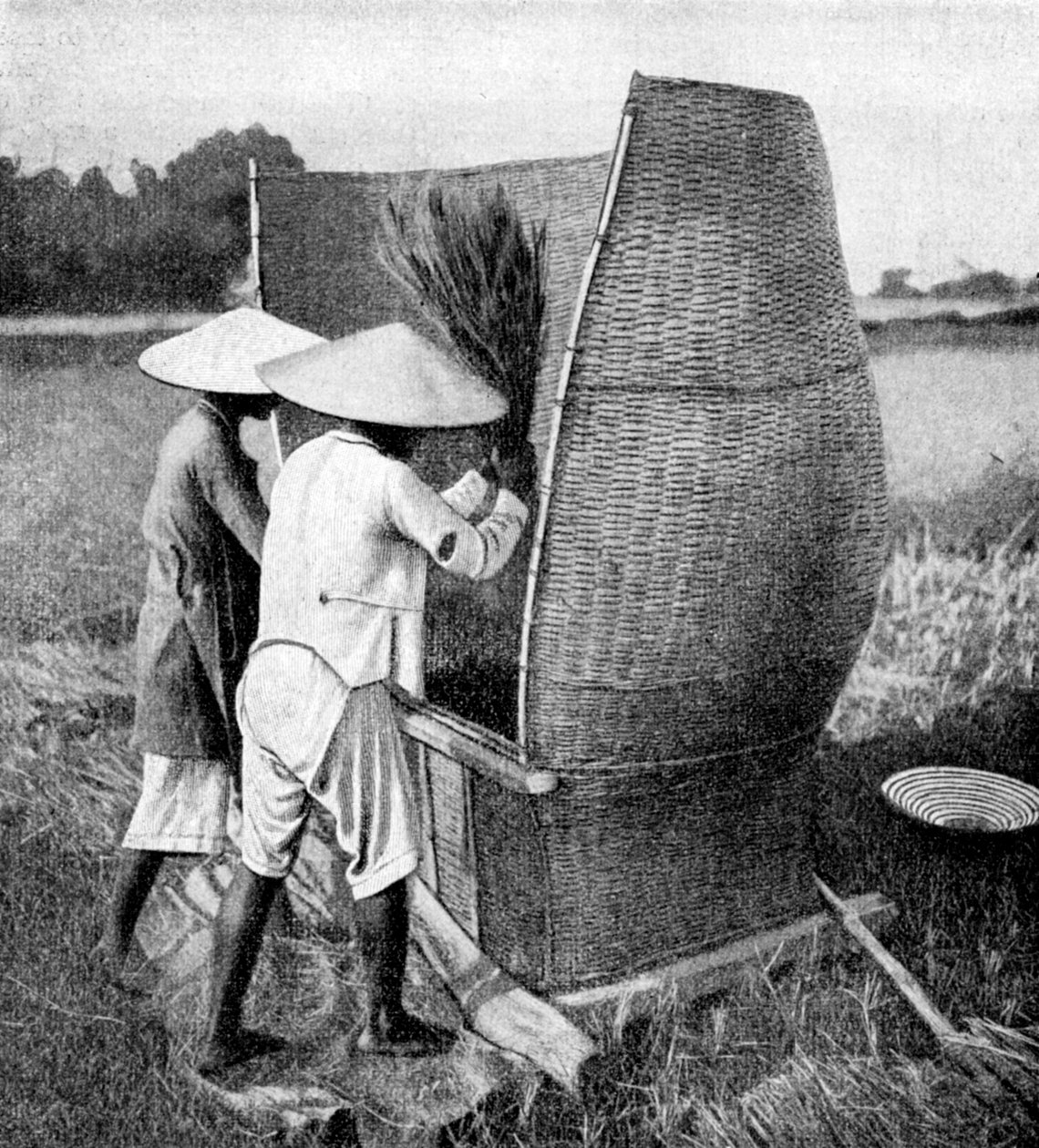 Annamský způsob sklizně a mlácení rýže, Annam, Vietnam, 1922 od Unbekannt