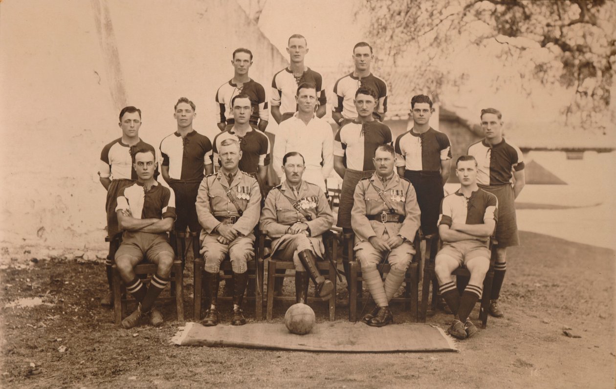 Battalion Football Team of the First Battalion, The Queens Own Royal West Kent Regiment. Poona, od Unbekannt