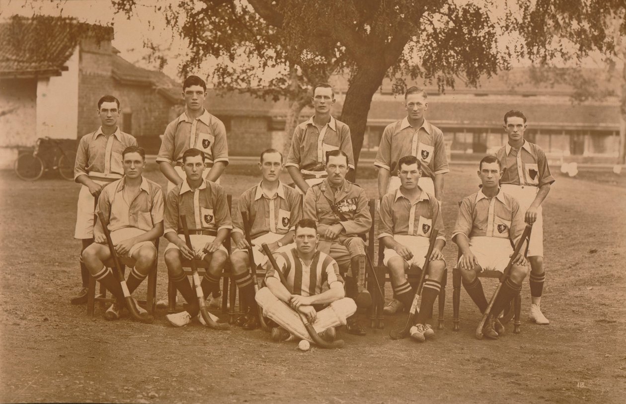 Battalion Hockey Team of the First Battalion, The Queens Own Royal West Kent Regiment. Poona, I od Unbekannt