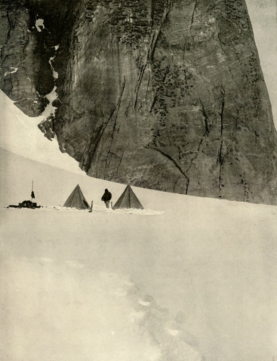 Tábor pod žulovým sloupem, půl míle od skladiště Lower Glacier... 27. ledna 1909 od Unbekannt