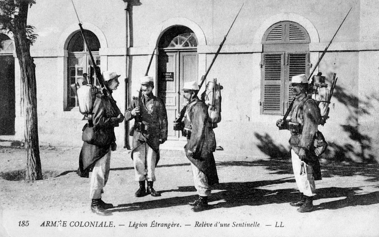 Střídání stráží, Francouzská cizinecká legie, c1910 od Unbekannt