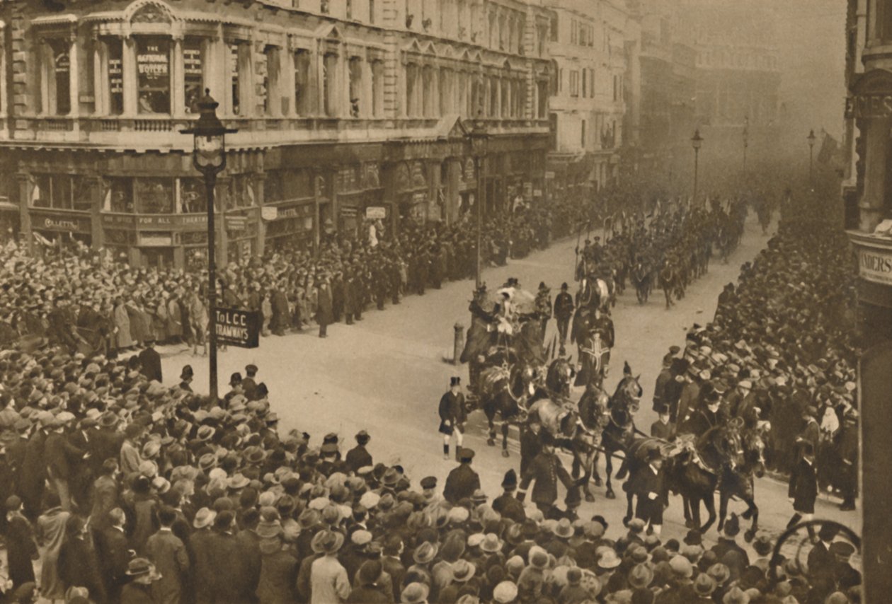 Město lemuje ulici královny Viktorie, aby sledovalo nového primátora a jeho průvod, c1935. od Unbekannt