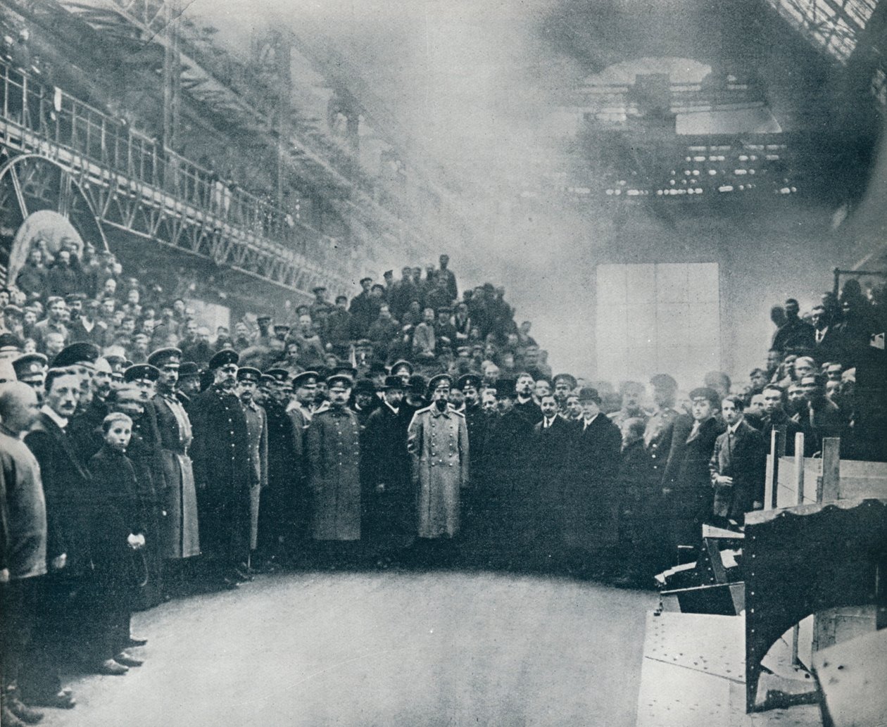 Car, přijatý mezi dělníky ve velké Putiloff Munition and Engineering Works, 1914 od Unbekannt