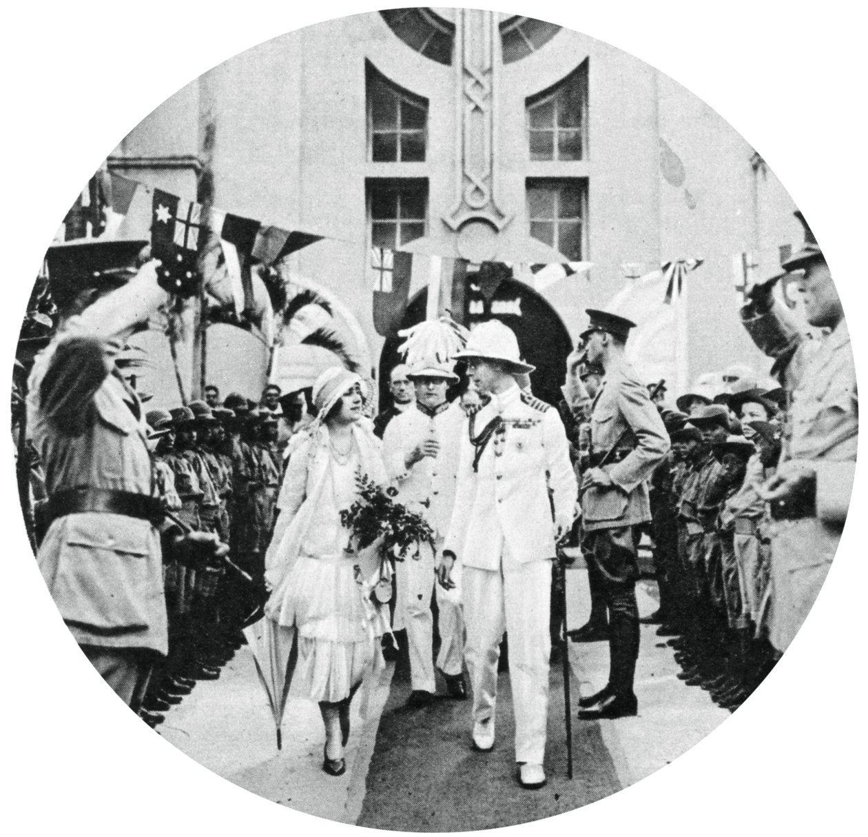 Vévoda a vévodkyně z Yorku na návštěvě hrobky admirála Benbowa, Kingston, Jamajka, 1927, 1937 od Unbekannt