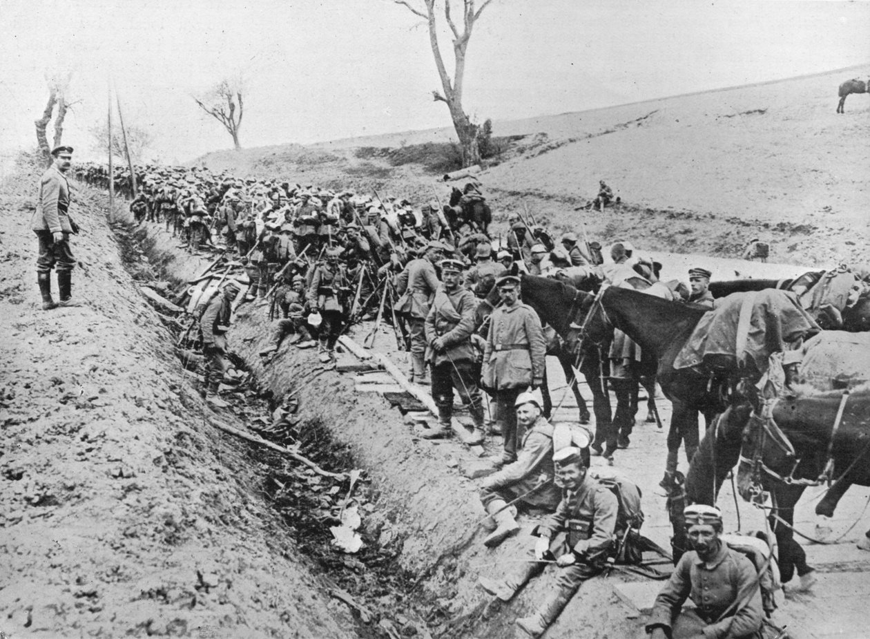 Německý postup přes Galicii: Bivak vojáků u silnice, 1915 od Unbekannt