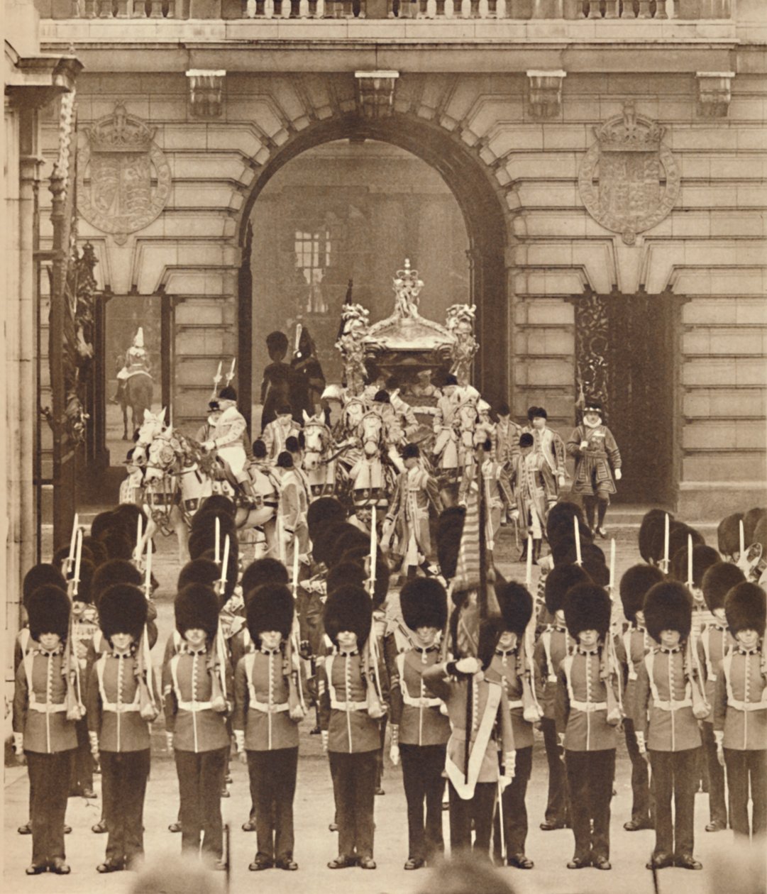 Král a královna opouštějí palác na svou korunovaci, 1937 od Unbekannt