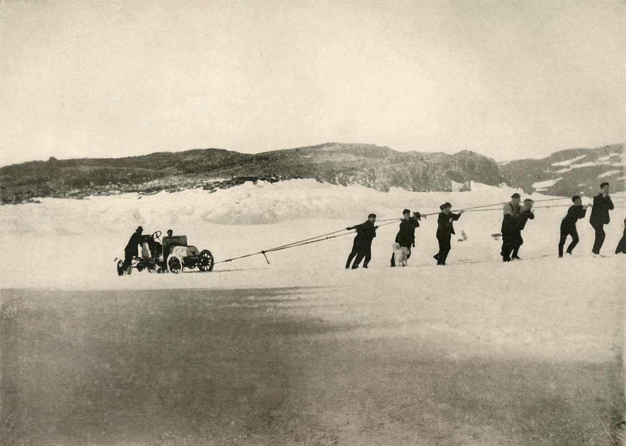 Motorové auto v měkkém sněhu, po návratu lodi, c1908, 1909. od Unbekannt