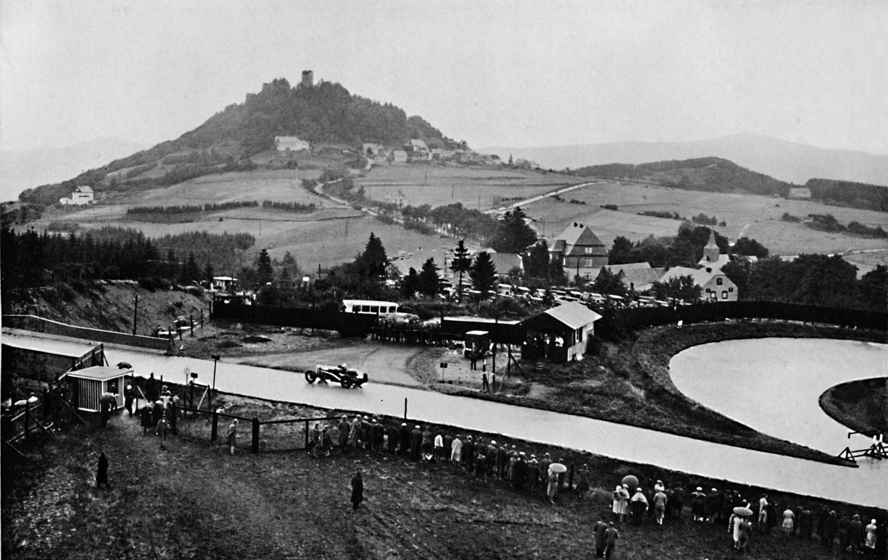 Nurburg Ring, Eifel Mountains, Německo, 1937 od Unbekannt