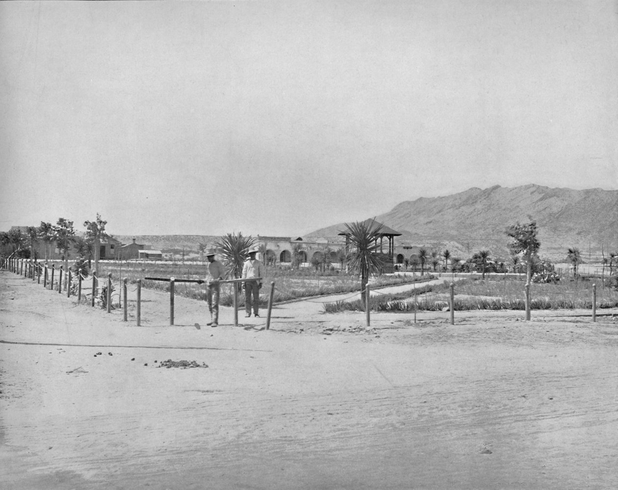 The Plaza, El Paso, Texas, c1897. od Unbekannt