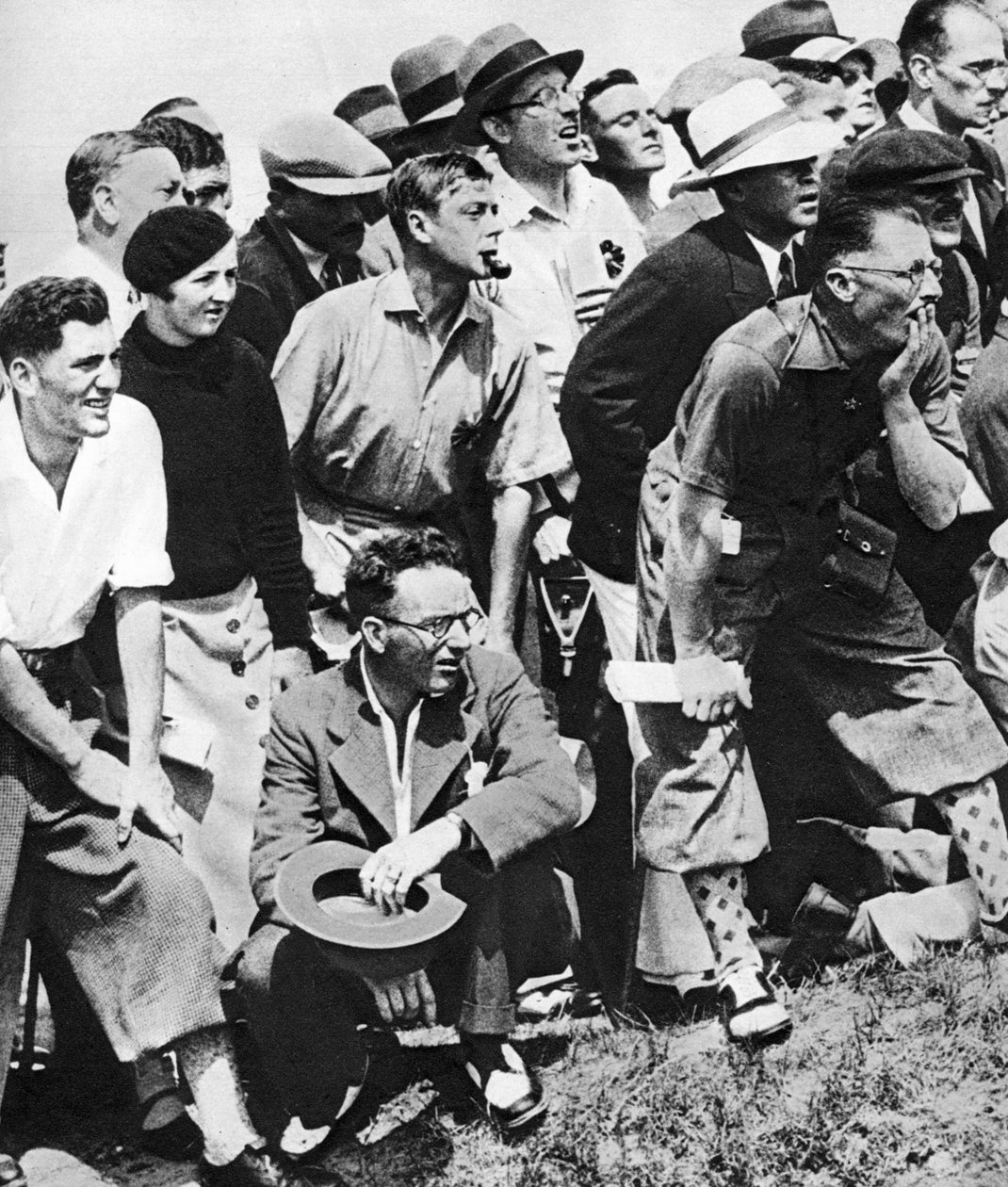 Princ z Walesu kouří dýmku na Open Golf Championship, St Andrews, c1930 od Unbekannt