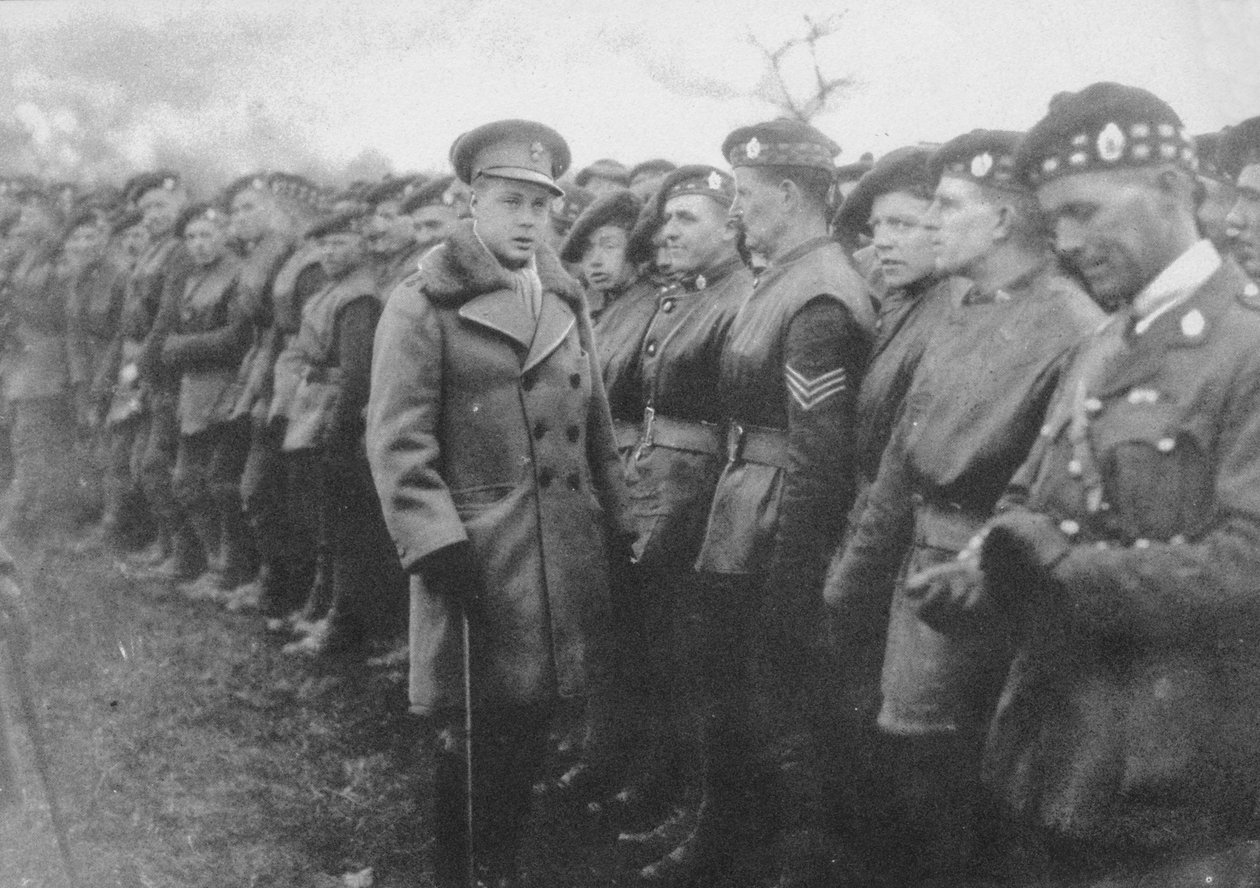 Princ z Walesu mluví s britským vojákem na frontě, první světová válka, c1914-c1918 1936 od Unbekannt