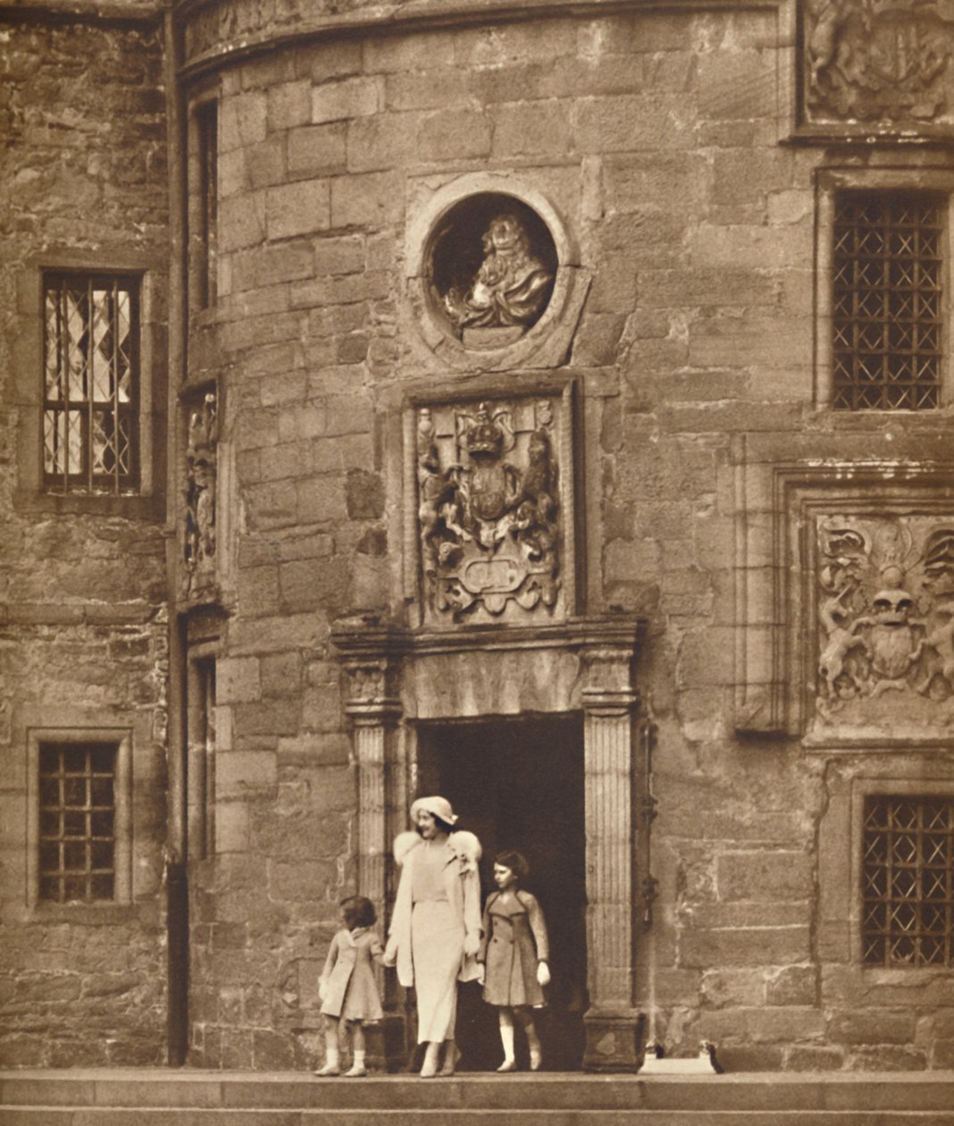 Královna ve svém starém domě, zámek Glamis, c1936 1937 od Unbekannt