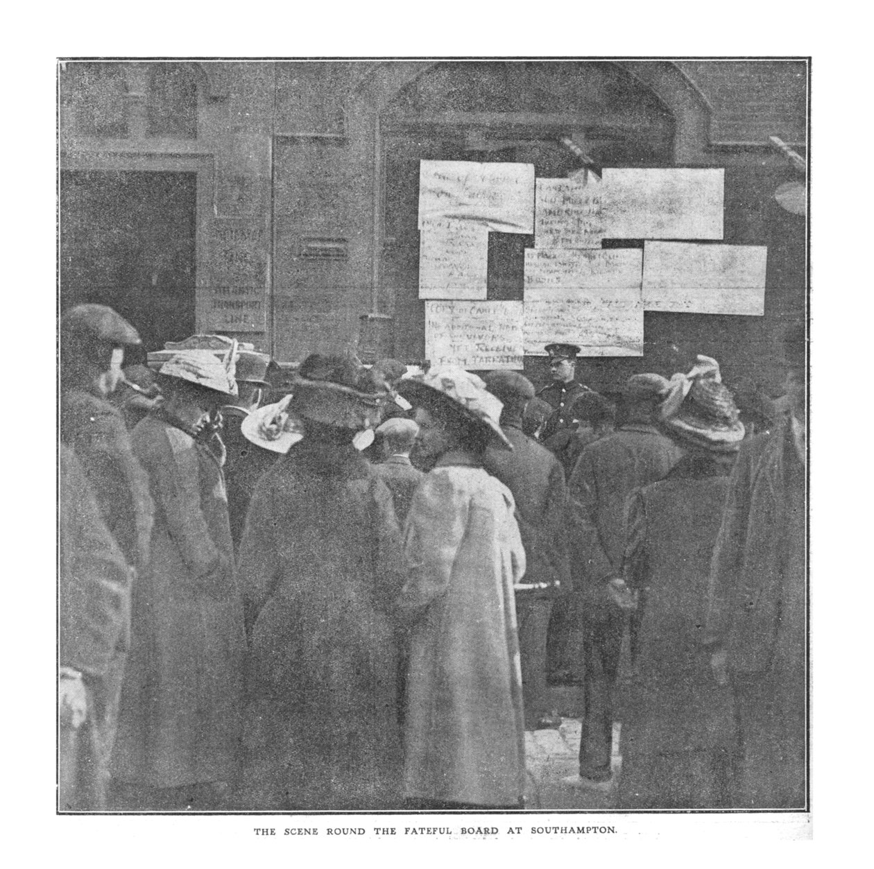 The Scene Round the Fateful Board v Southamptonu, 20. dubna 1912. od Unbekannt