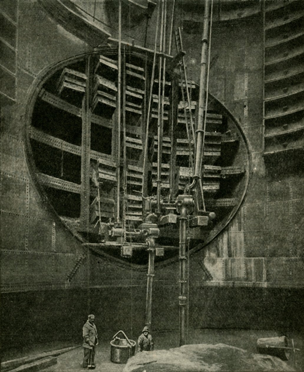 Šachta vedoucí ke vchodu do tunelu Blackwall, 1901. od Unbekannt