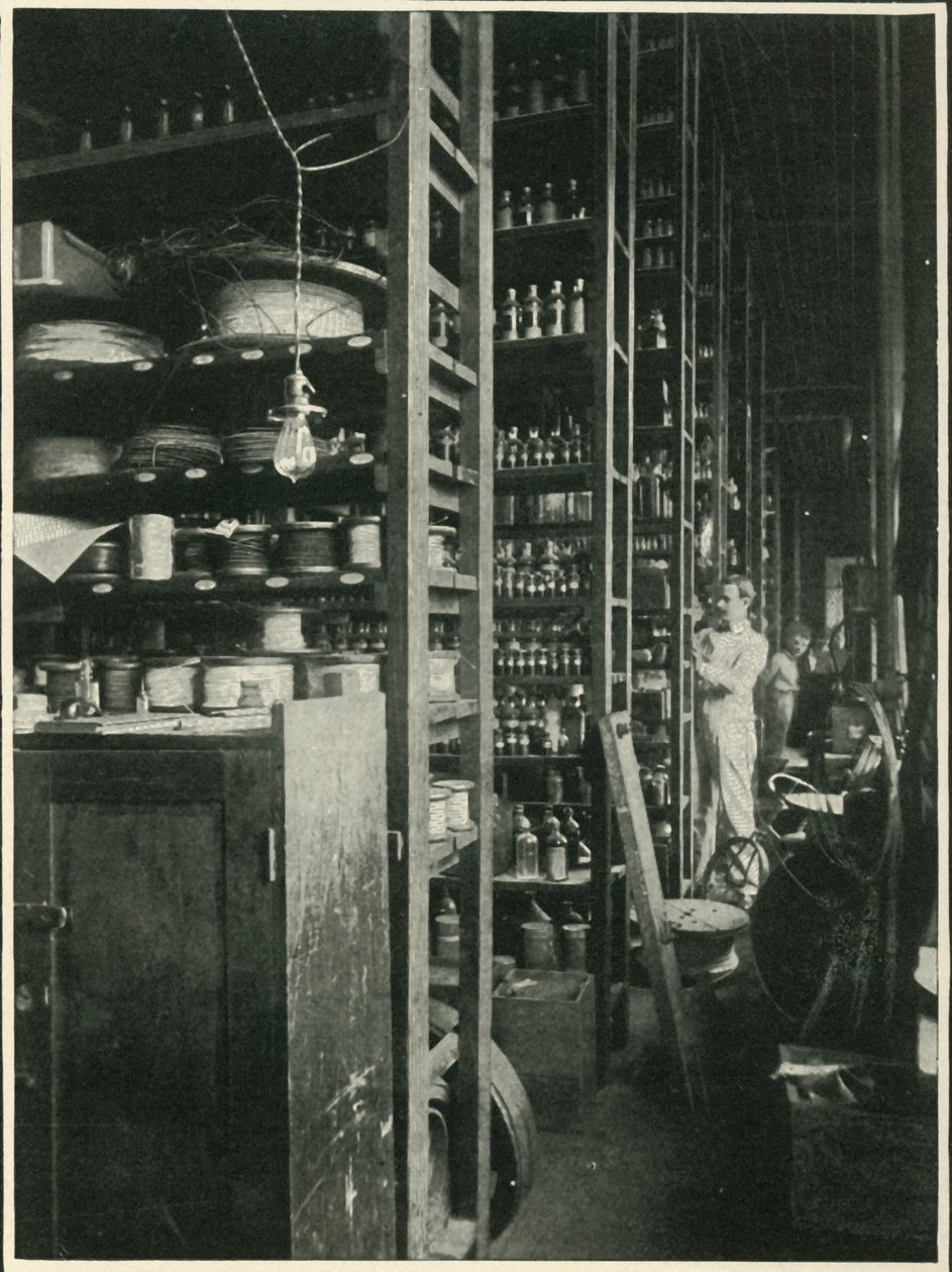 The Shelves of Edisons Laboratory se vzorky každé známé látky, 1902. od Unbekannt