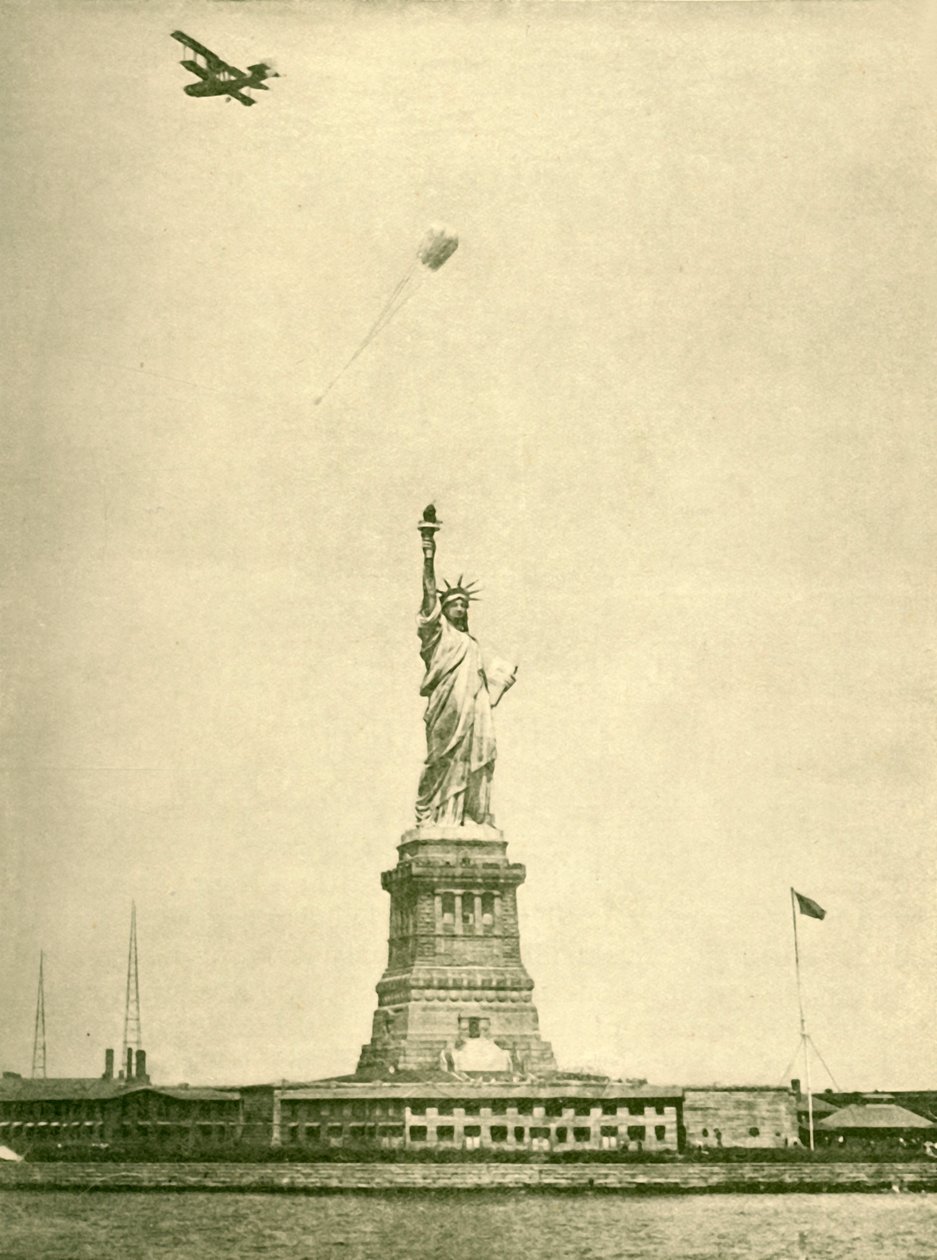 Socha svobody se zvednutým světlem pochodně, New York Harbour, c1930. od Unbekannt