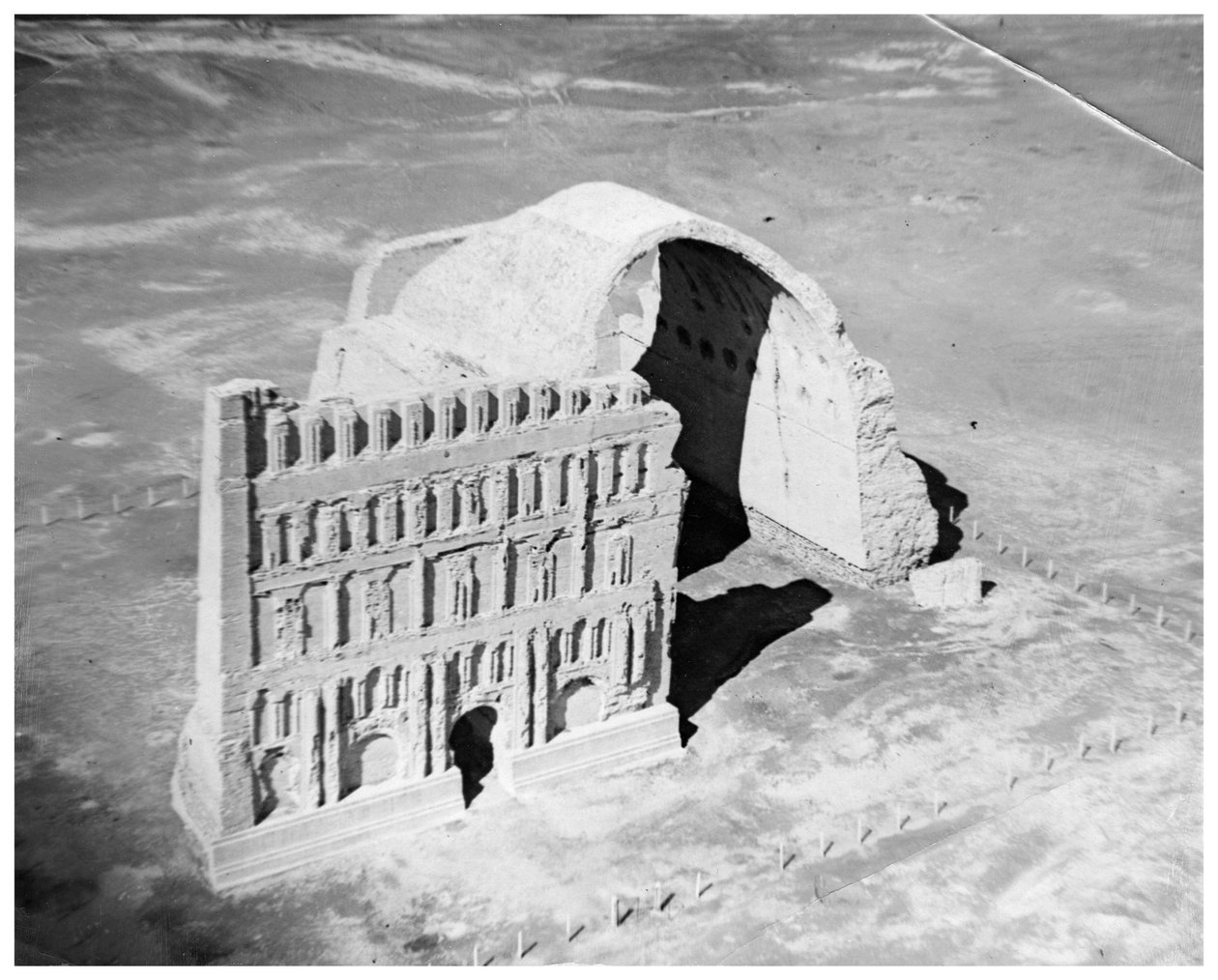 Taq-i Kisra ze vzduchu, Ctesiphon, Irák, 1926 od Unbekannt