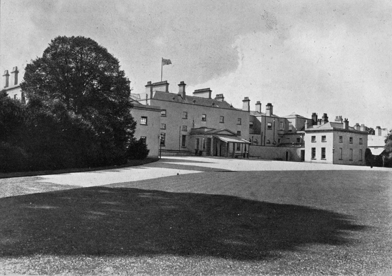 The Vice-Regal Lodge, Dublin, 1945 od Unbekannt