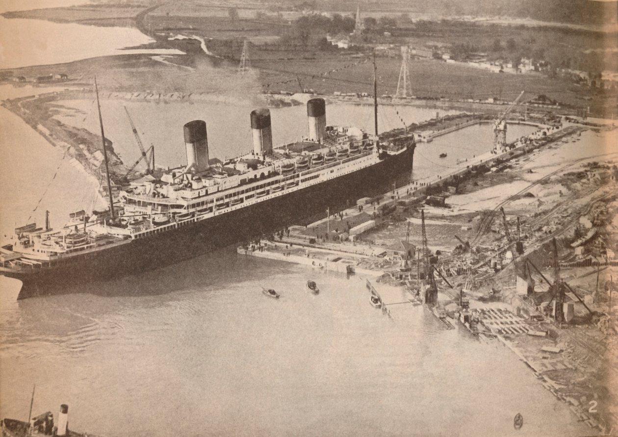 White Star Liner Majestic vplouvá do největšího gravingového doku na světě v Southamptonu, c1934, 19 od Unbekannt