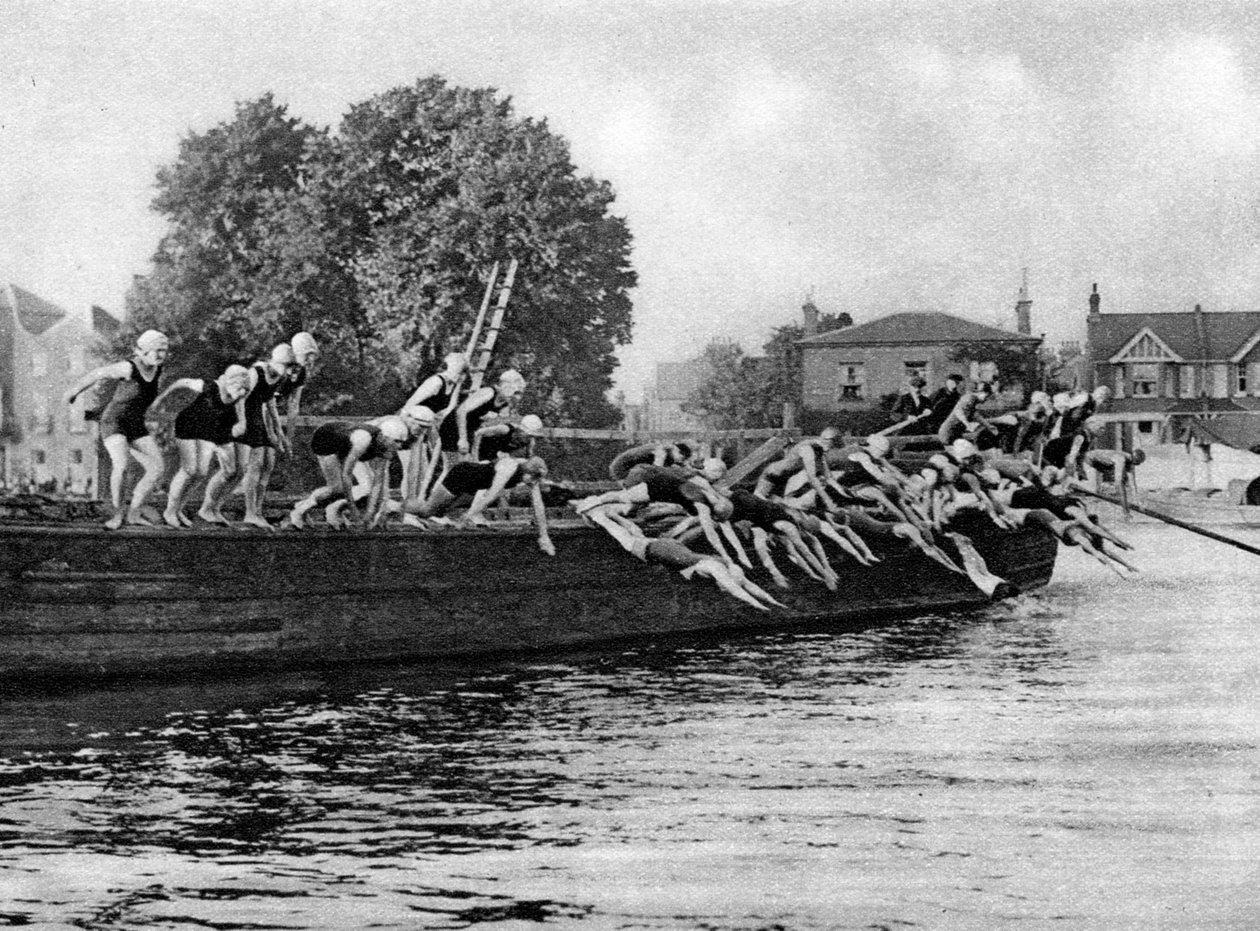 Každoroční dámský plavecký závod Kew to Putney, Londýn, 1926-1927 od Unbekannt