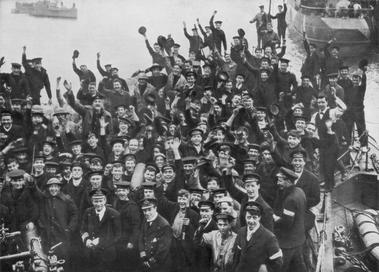 Posádka HMS Vindictive slaví nájezd v Zeebrugge dne 23. dubna 1918 od Unbekannt