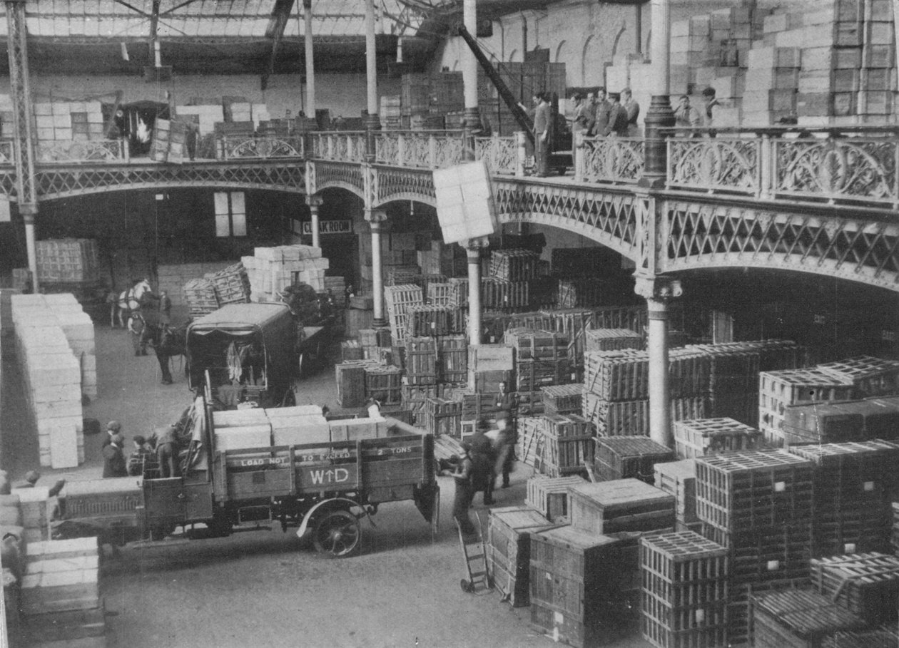 Expediční místnost jednoho z velkých vládních obchodů, 1915 od Unbekannt