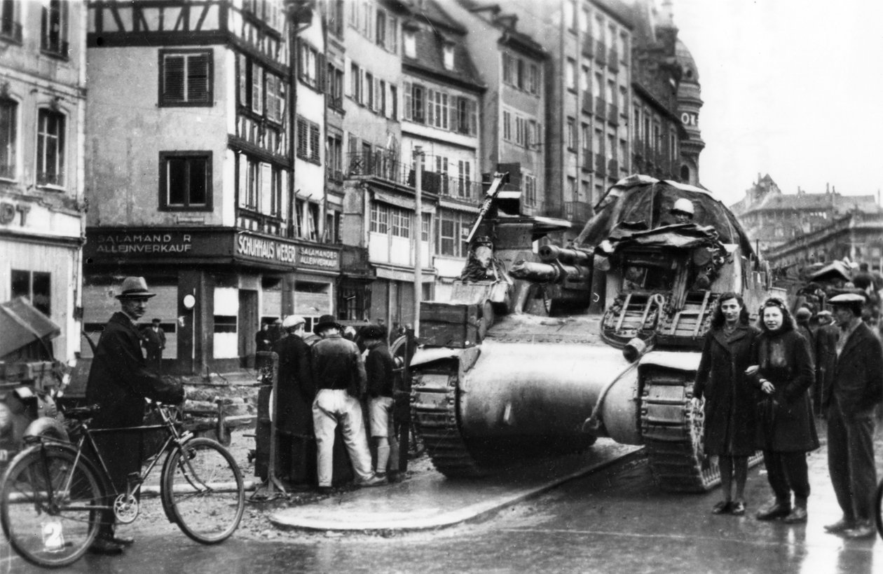 První spojenecké tanky dorazily do Štrasburku v Alsasku v listopadu 1944 od Unbekannt