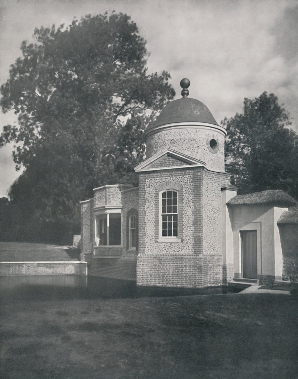 Altán a bazén v Biddesden House, Wiltshire, 1933. od Unbekannt