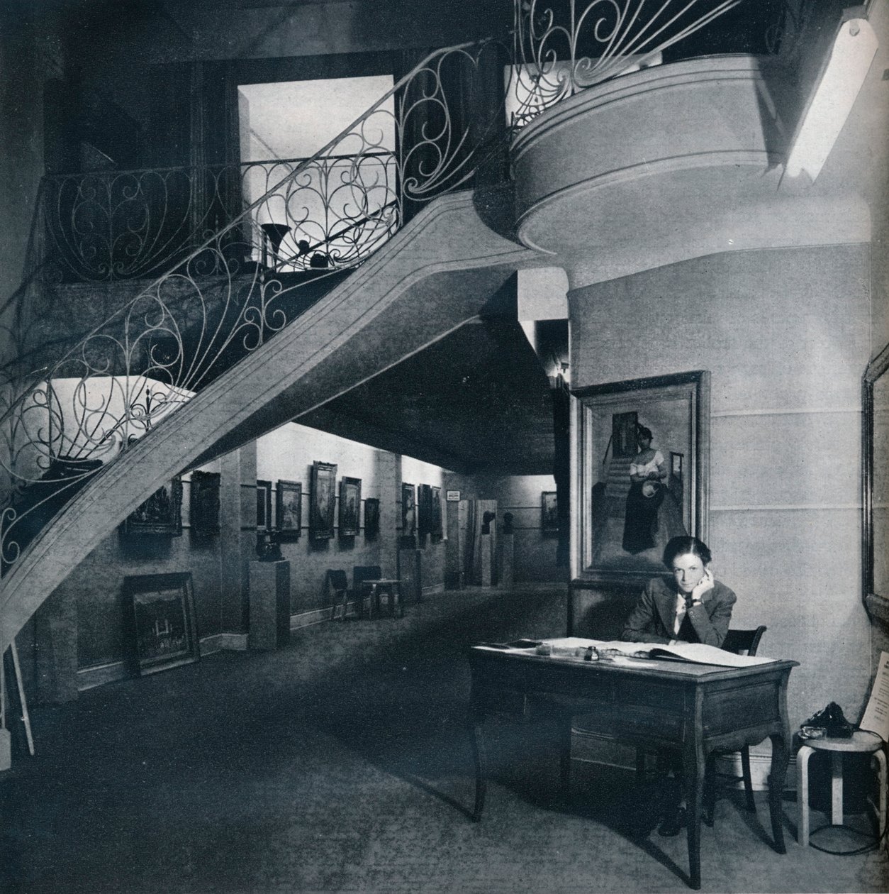 Galerie v přízemí Americko-britského uměleckého centra, c1941 od Unbekannt