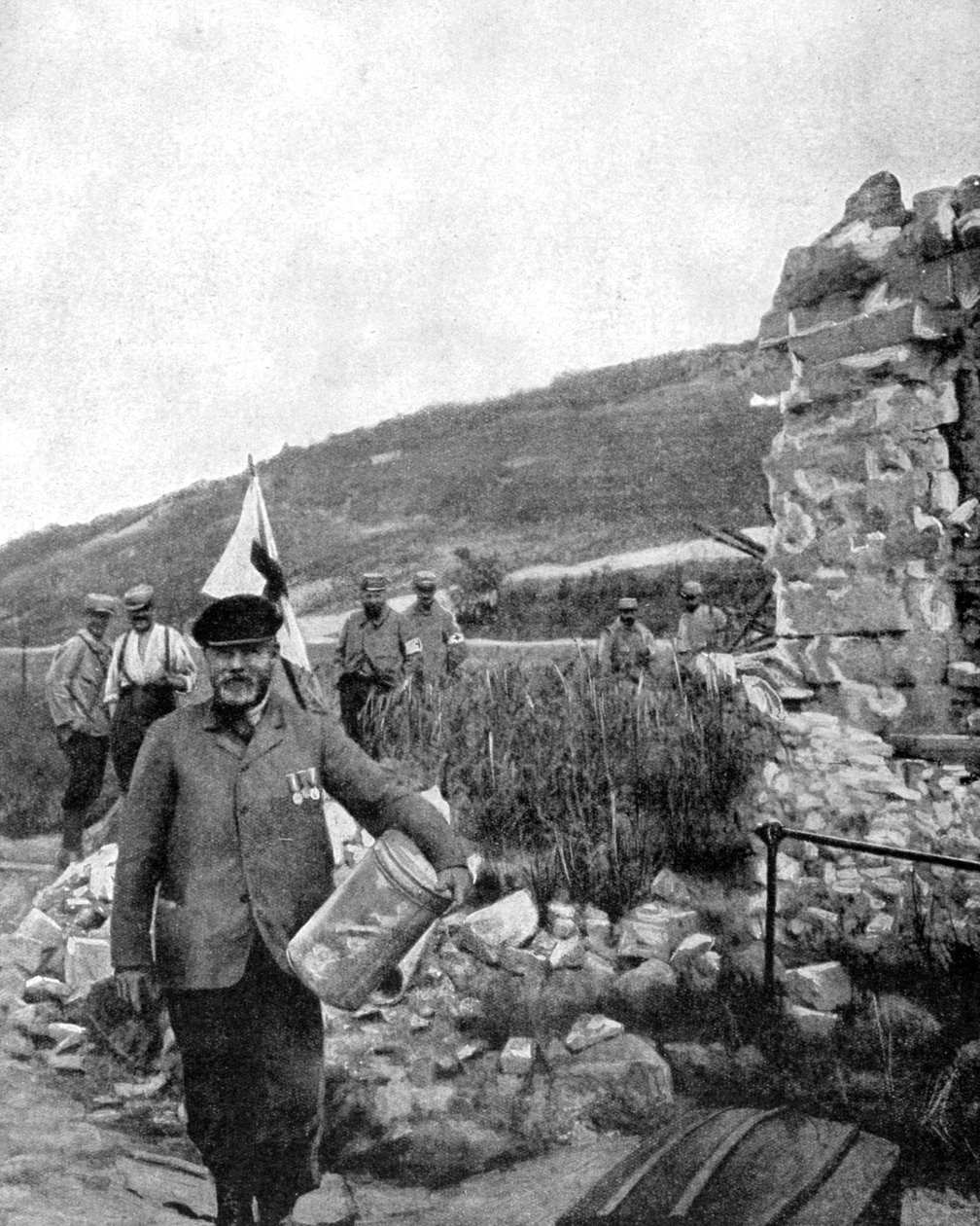 Starosta Ablain-Saint-Nazaire v troskách obce, 1915 od Unbekannt