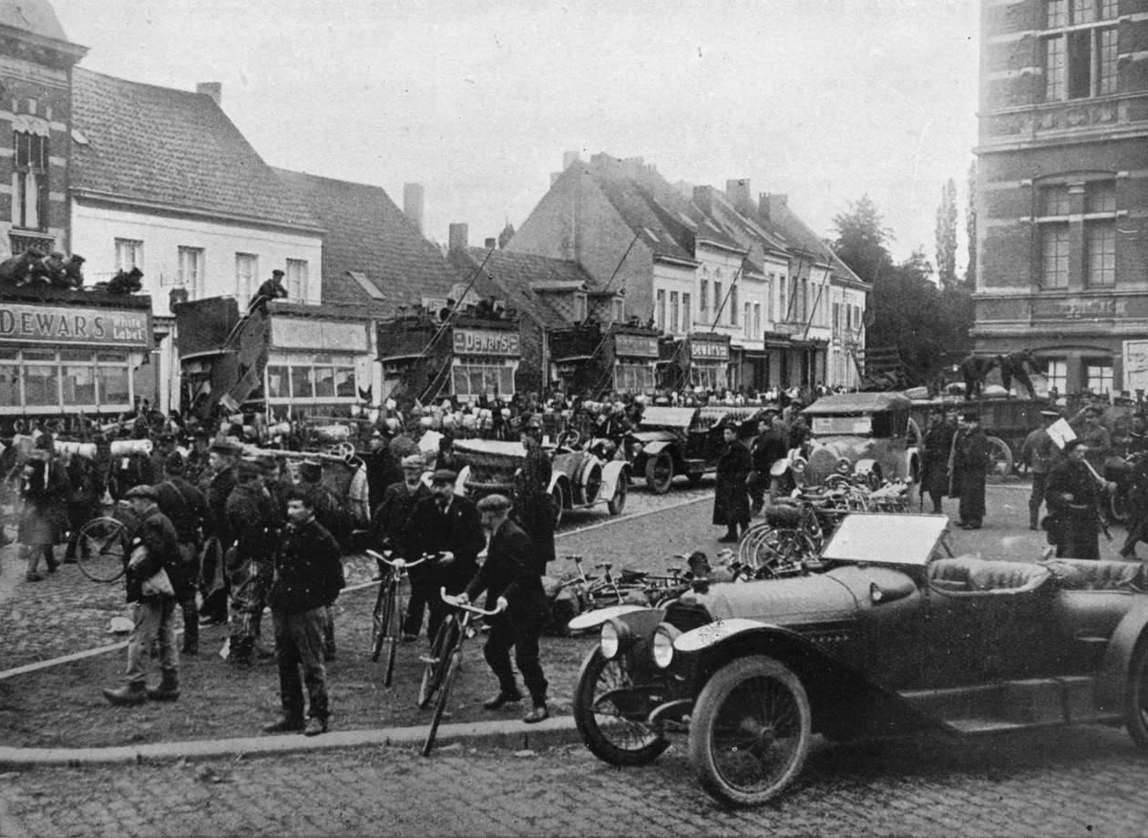 Role, kterou sehrály automobilové transporty při ústupu z Antverp, 1914 od Unbekannt
