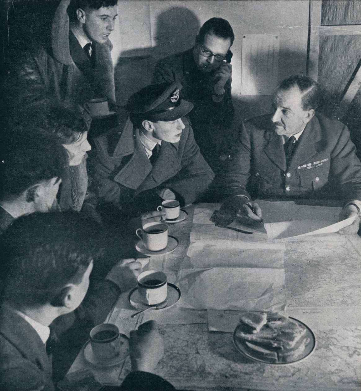 Nálet je u konce, ale úkol posádky ještě není dokončen, 1941 od Unbekannt