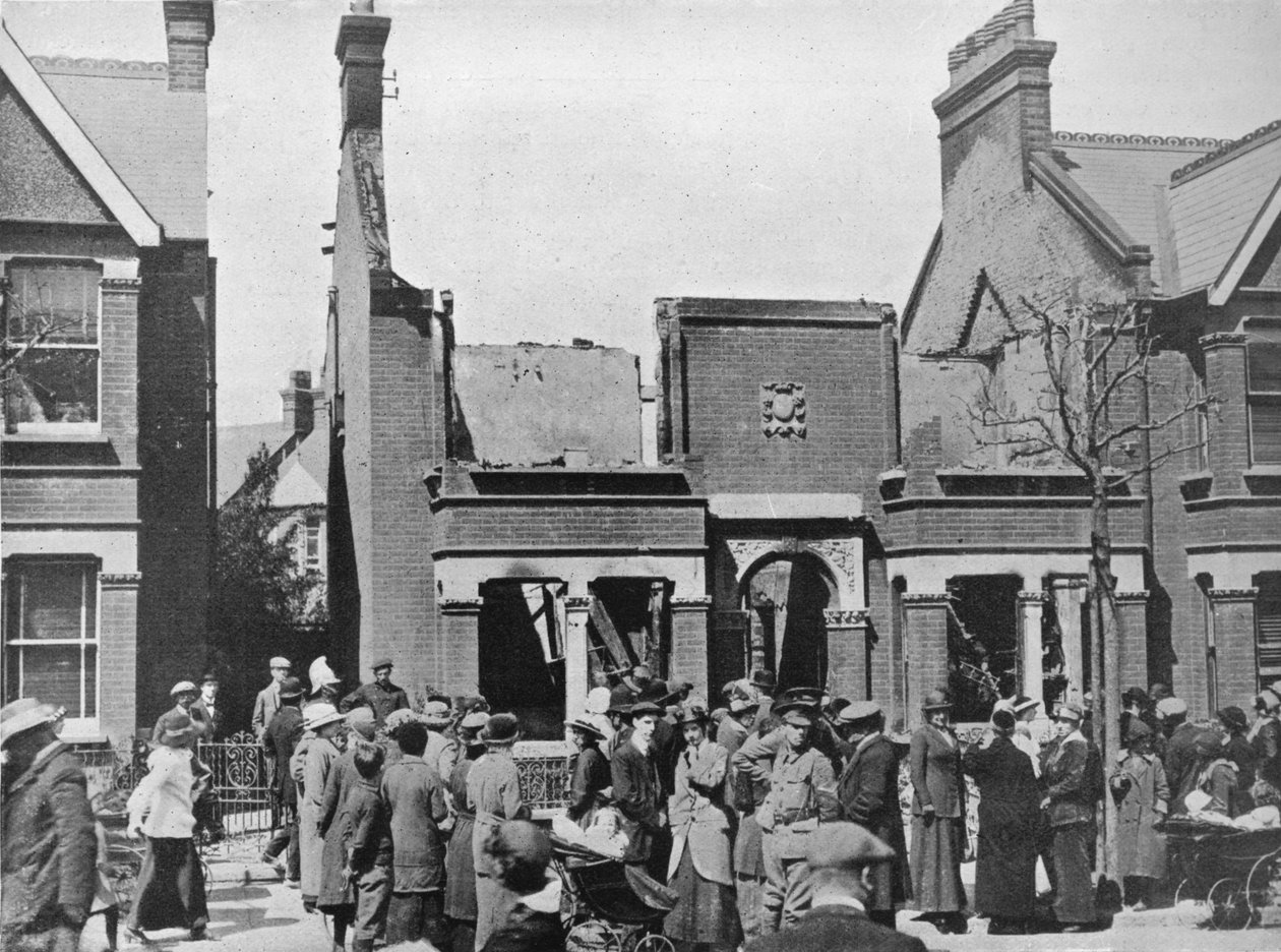 Výsledek náletu: Zbořený dům v Southendu, 1915 od Unbekannt