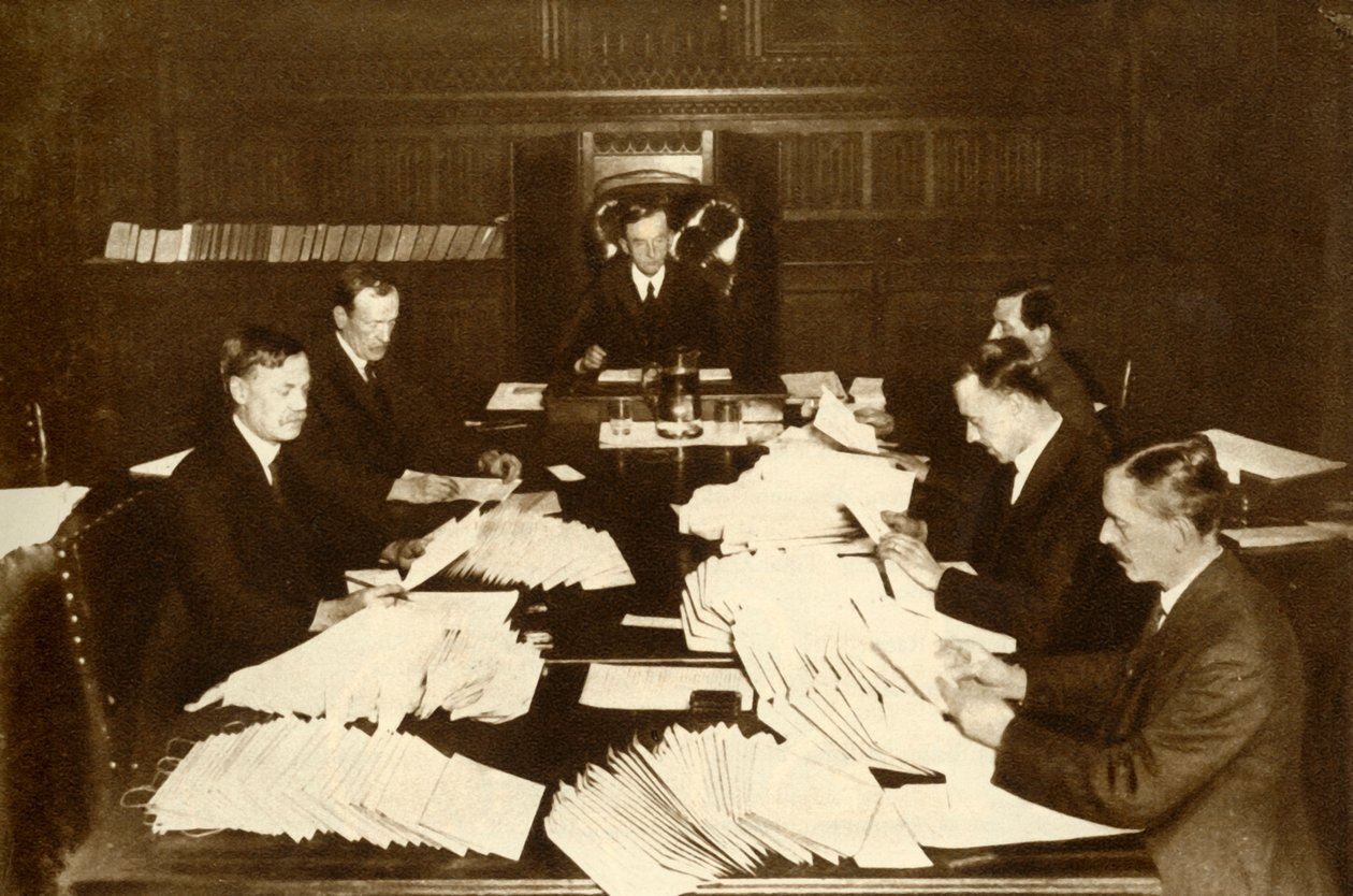 Scéna v kanceláři Lord Chancellors... Všeobecné volby, 1923, 1935. od Unbekannt