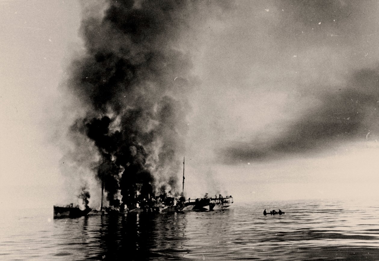 Potopení ledoborce Alexandra Sibirjakova německým křižníkem Admiral Scheer 25. srpna 1942. od Unbekannt