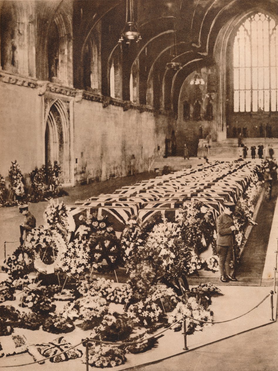 Oběti katastrofy vzducholodě R101 ležící ve státě Westminster Hall, Londýn, 1930 1935 od Unbekannt