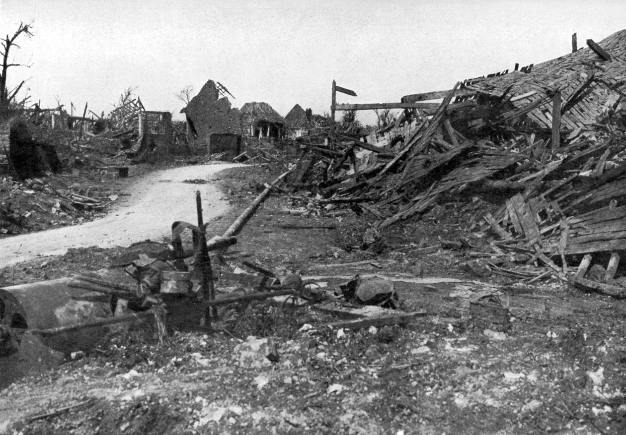 Vesnice Mametz po červencovém bombardování, bitvě na Sommě, 1916, c1920 od Unbekannt