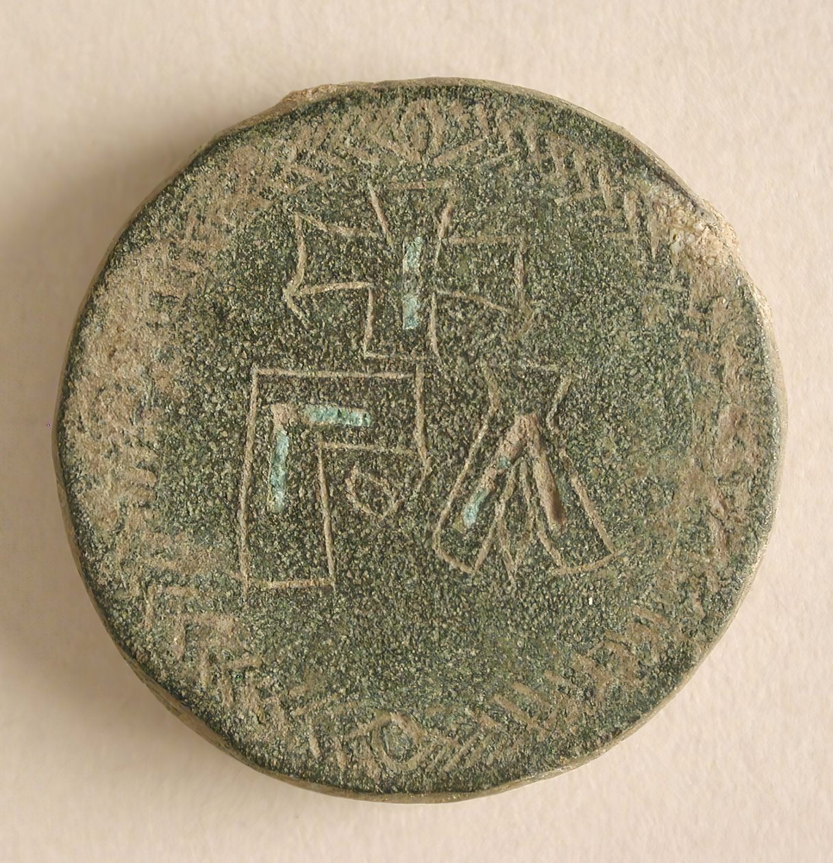 Tři kulatá vyvažovací závaží z měděné slitiny s kříži, byzantské, 8.-9. století. od Unbekannt