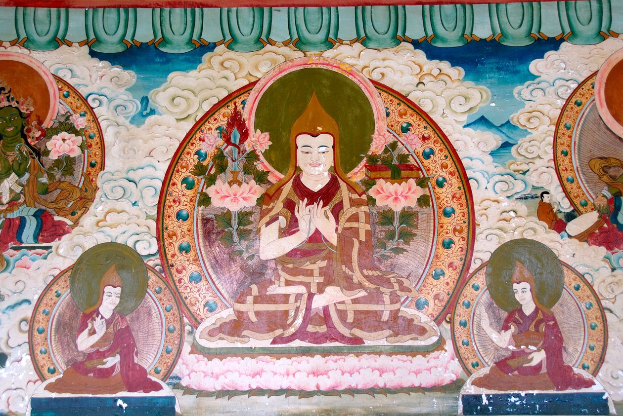 tibetský buddhismus; nástěnná malba; lama Tsongkharpa; škola gelug; žluté čepice; rozjímání; různé polohy rukou; mudry; Yongning; Chrám Zhamei; oblast jezera Lugu Hu; provincie Yunnan; Čínská lidová republika; Asie od Unbekannt