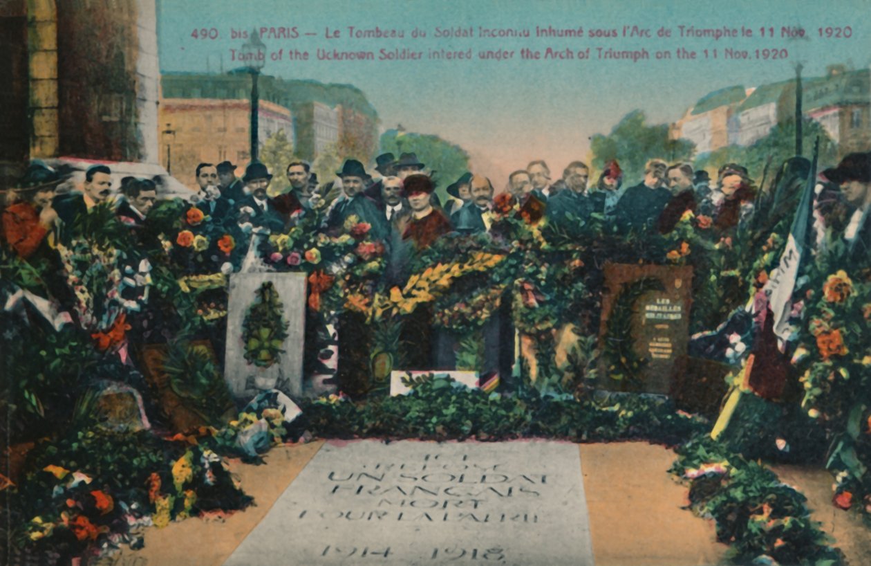 Hrob neznámého vojína pohřben pod Vítězným obloukem dne 11. listopadu 1920, Paříž, c1920 od Unbekannt