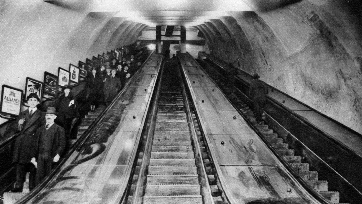 Eskalátory stanice metra Tottenham Court Road, Londýn, 1926-1927 od Unbekannt
