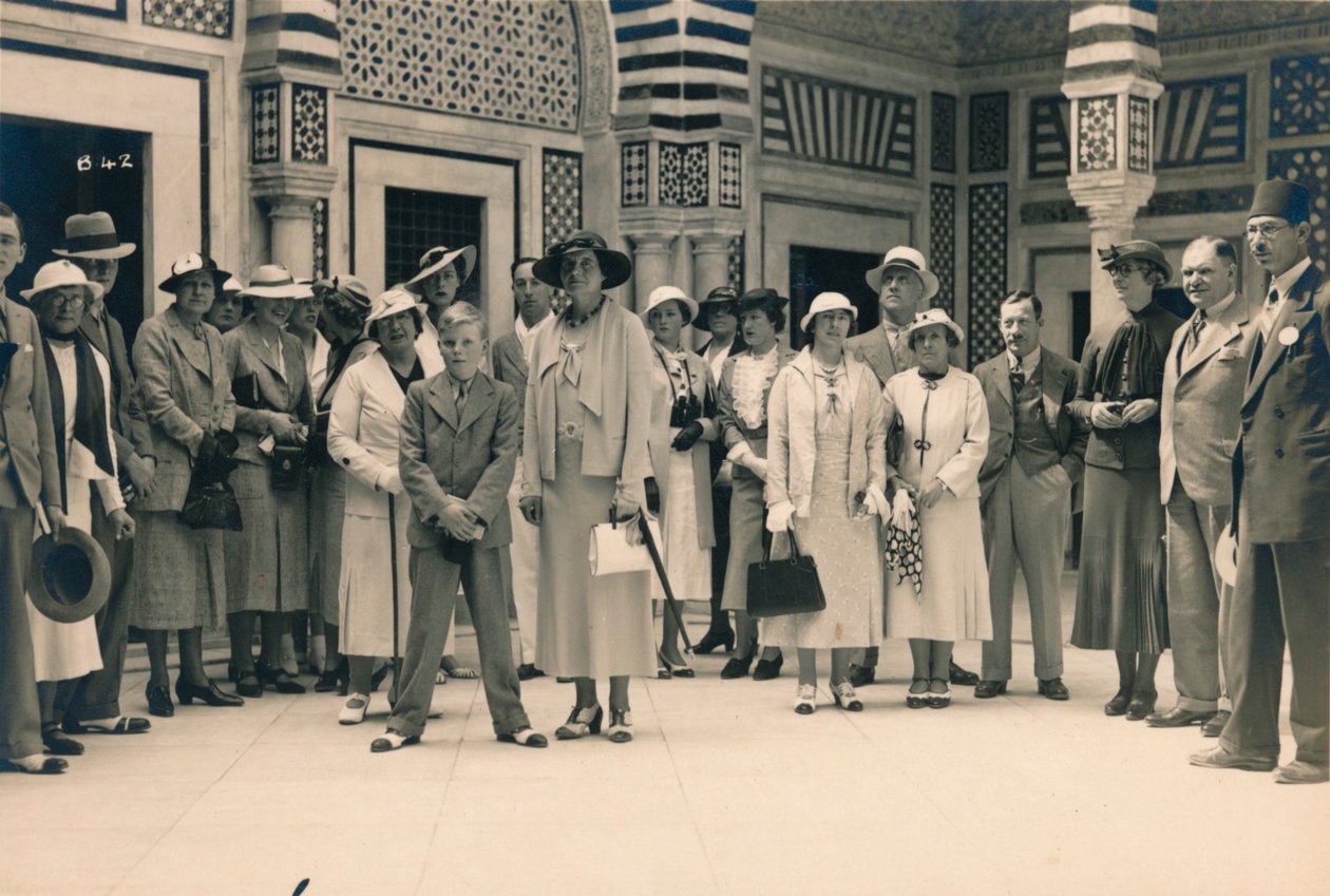 Turisté na exkurzi z plavby, možná v Sidi Bou Said, Tunisko, 1936 od Unbekannt
