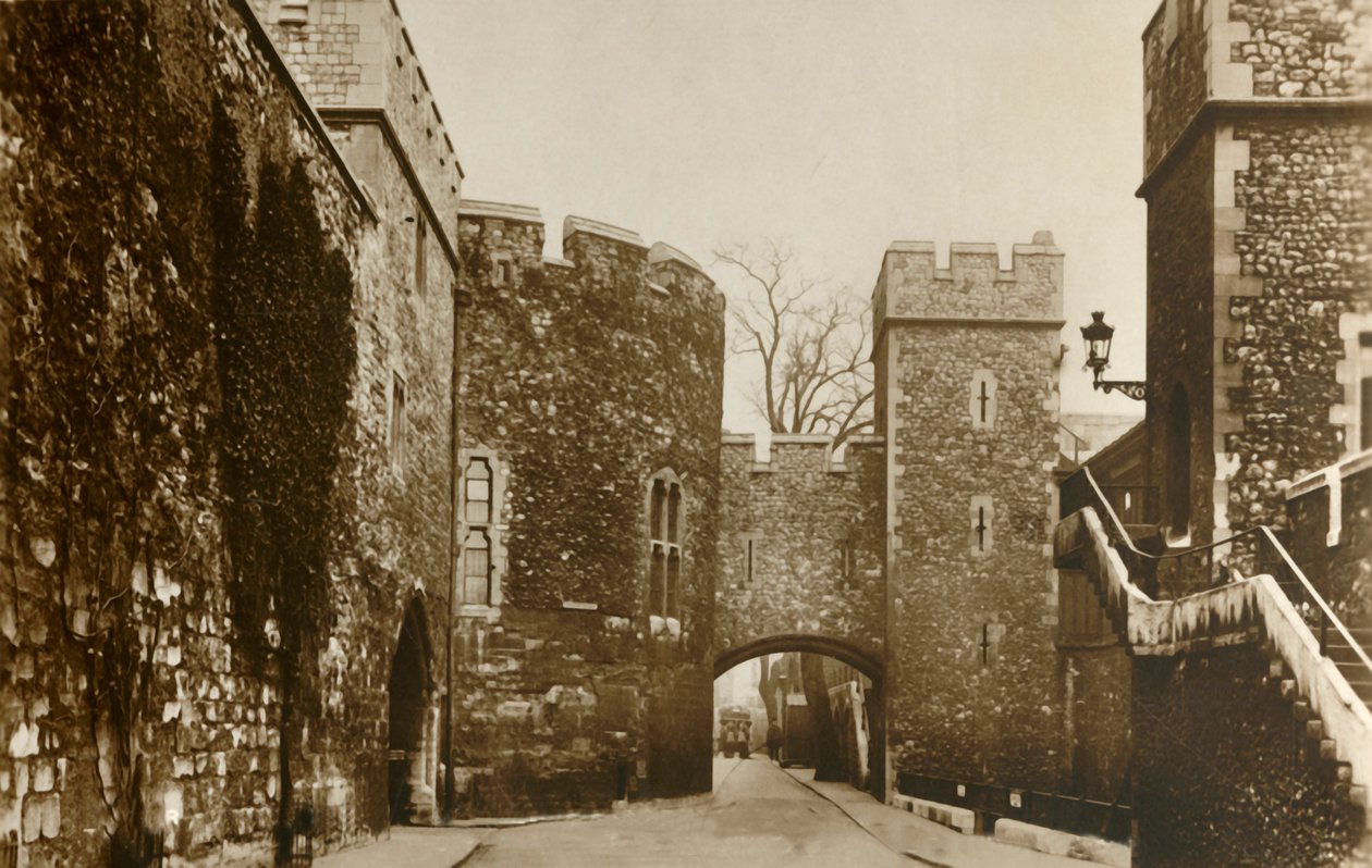 Tower of London...Bloody Tower...St. Thomass Tower a Wakefield Tower, c1910. od Unbekannt