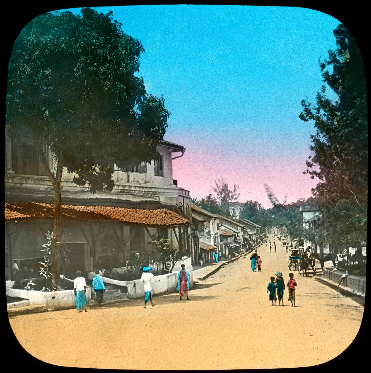 Trincomalee Street, Kandy, Ceylon, konec 19. nebo začátek 20. století od Unbekannt