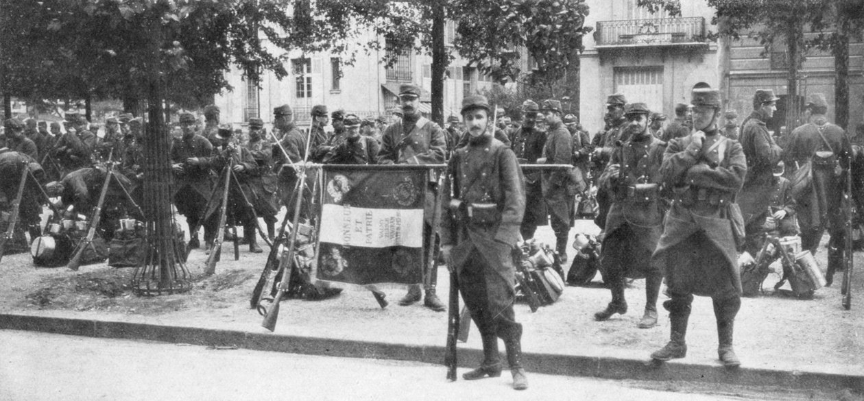 Vojska a vlajka francouzské 102. pěchoty, Saint-Francois-Xavier, Paříž, Francie, srpen 1914 od Unbekannt